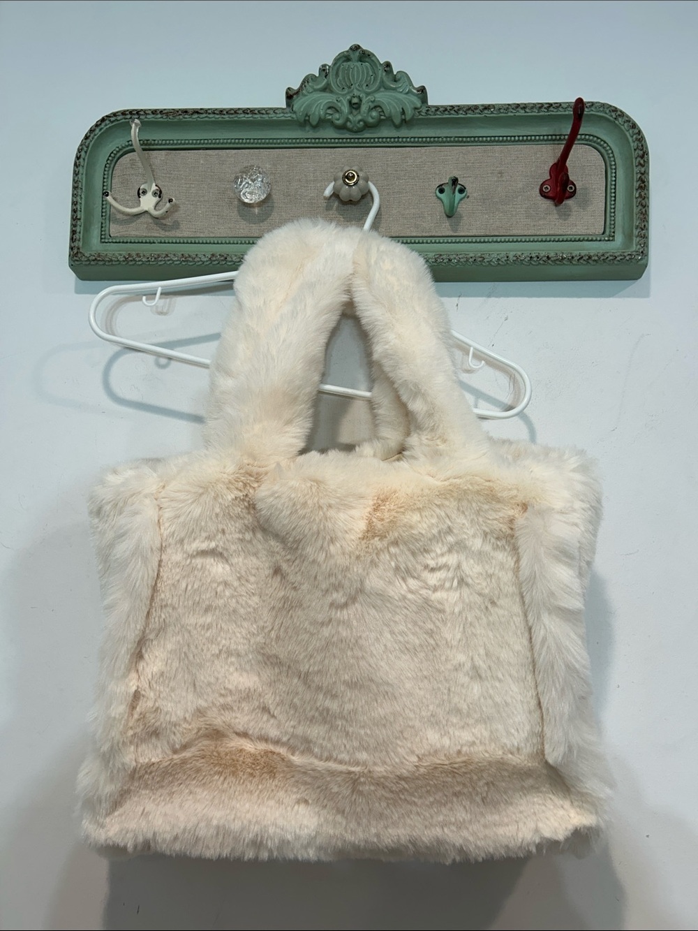 Dolls Kill Winter white Cream Faux Fur plushy Shoulder Bag new w/o tags purse